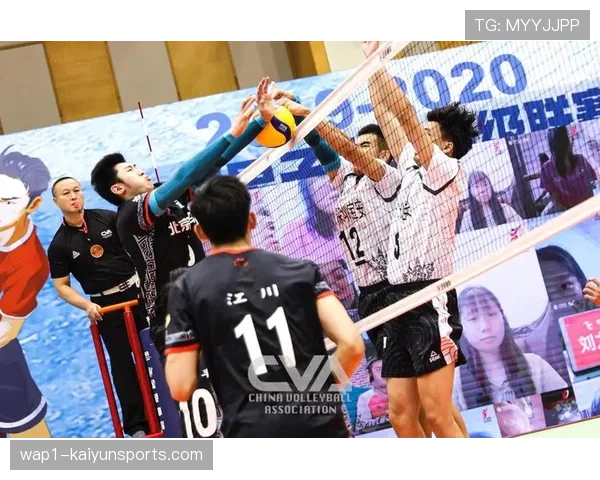 关键赛事中格罗斯率队力克对手，顽强表现确保胜局